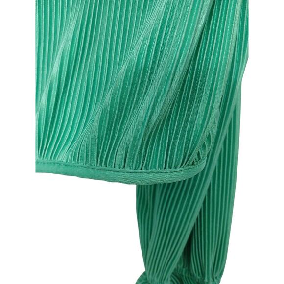 Zaful Women's Top Sz Medium Green Cropped Blouse Coverup Bell Sleeve Low V-neck - Picture 7 of 16